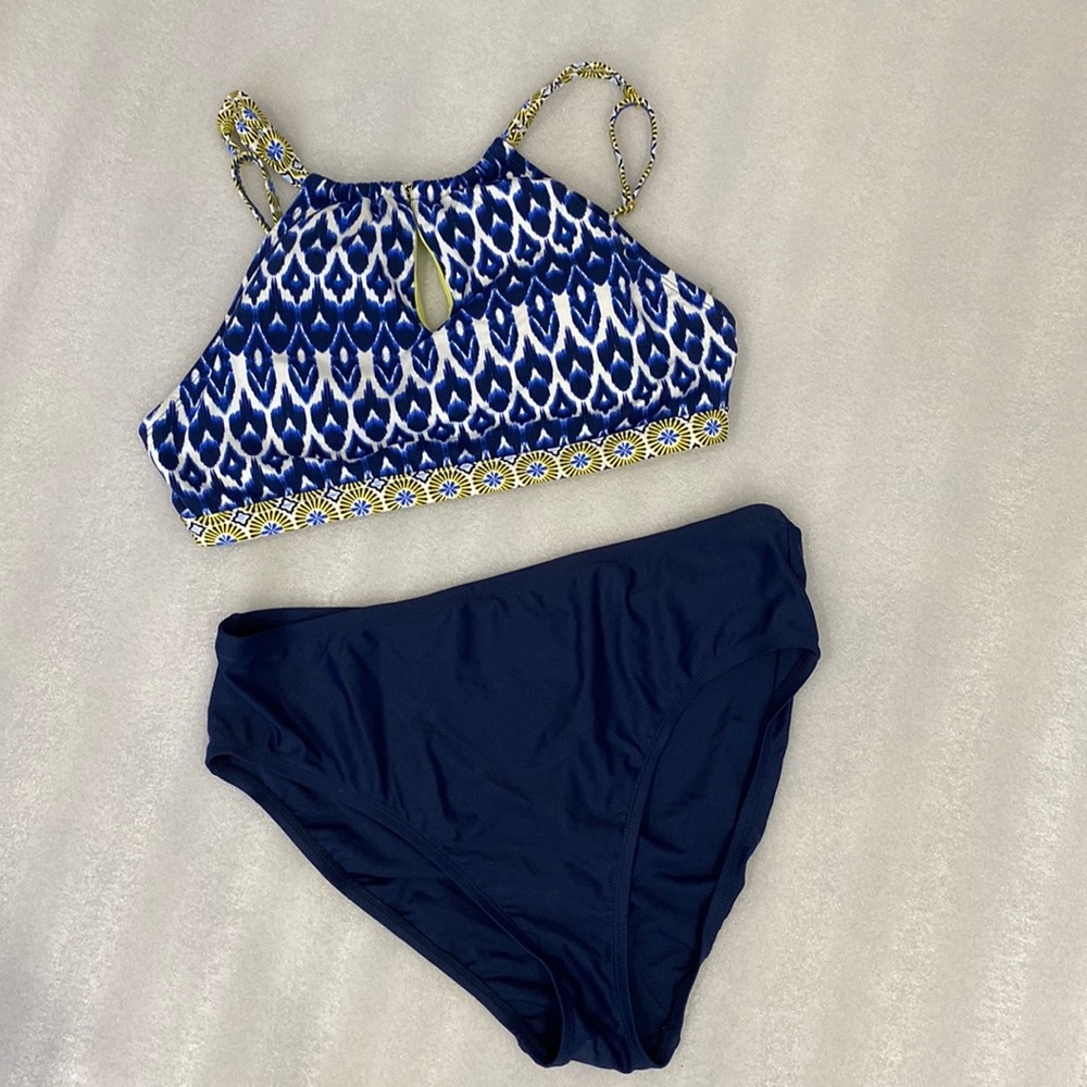 Ellen Tracy bottom and an rod beattie top. Both size 10